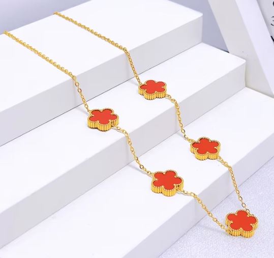 Leaf Clover Necklace - Image 3